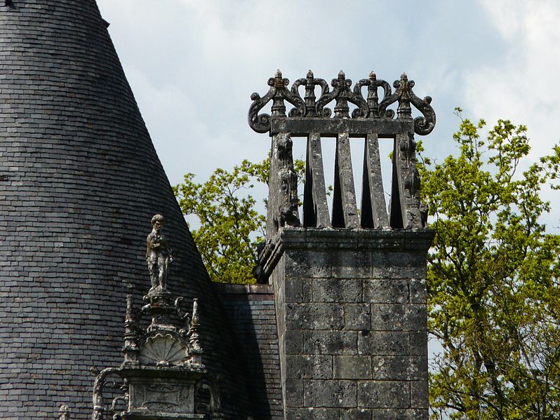 798px-Villars_Puyguilhem_cheminée_(1)