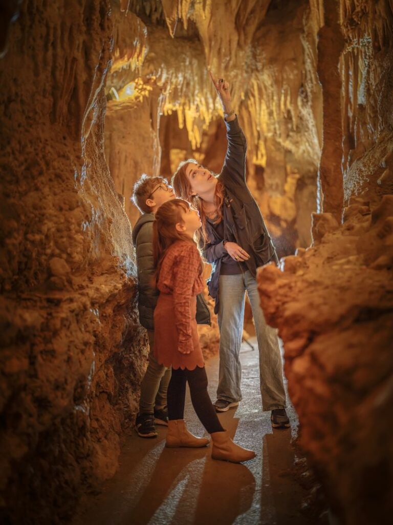 Visite enfants Grotte de Villars par Rémi Flament