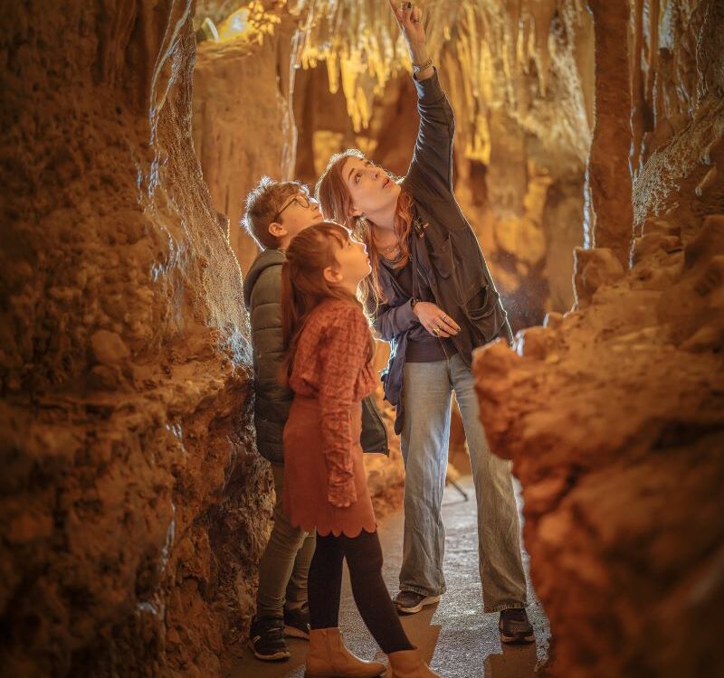 Visite enfants Grotte de Villars par Rémi Flament